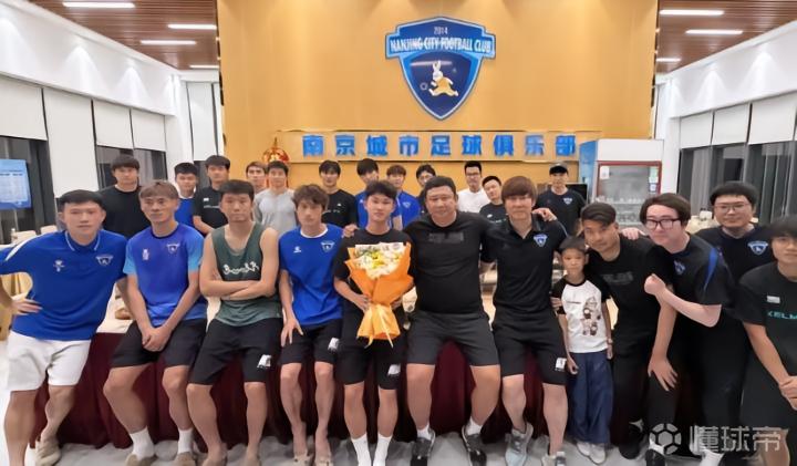 南京城市足球俱乐部宣布余梦辉转会至深圳新鹏城