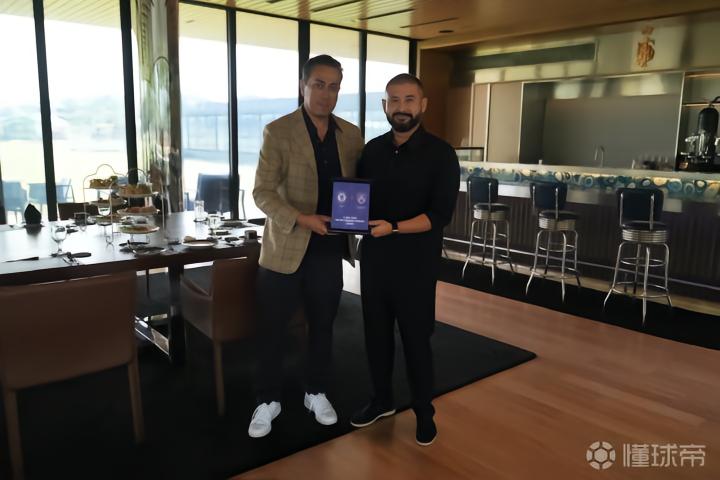 切尔西老板埃格巴利与柔佛王储会面，探讨合作机会